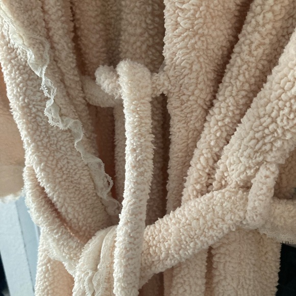 Fancy Ruffled Robe! - Picture 12 of 14